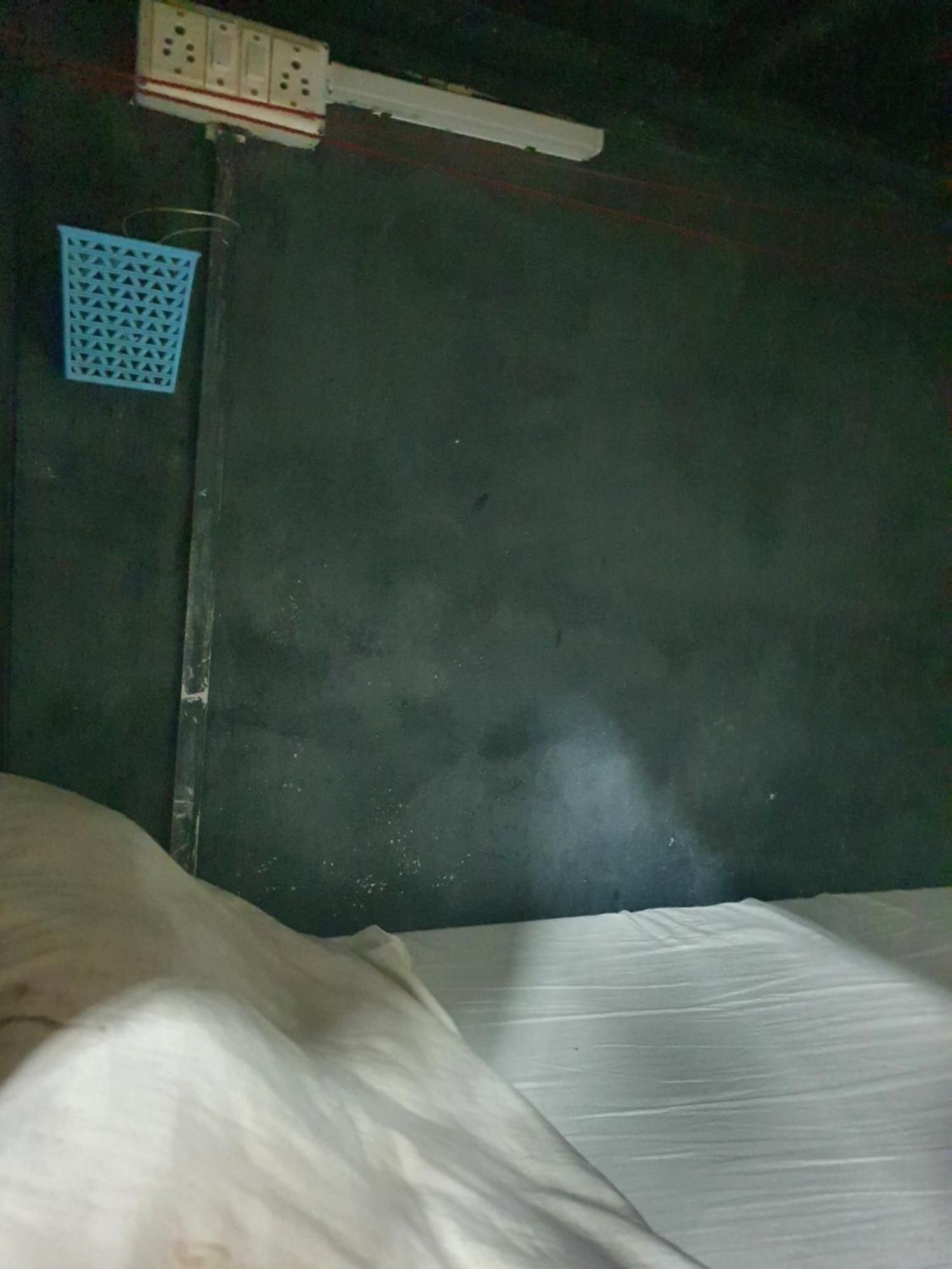 Bapuji Dormitory Hostel Mumbai Exterior foto