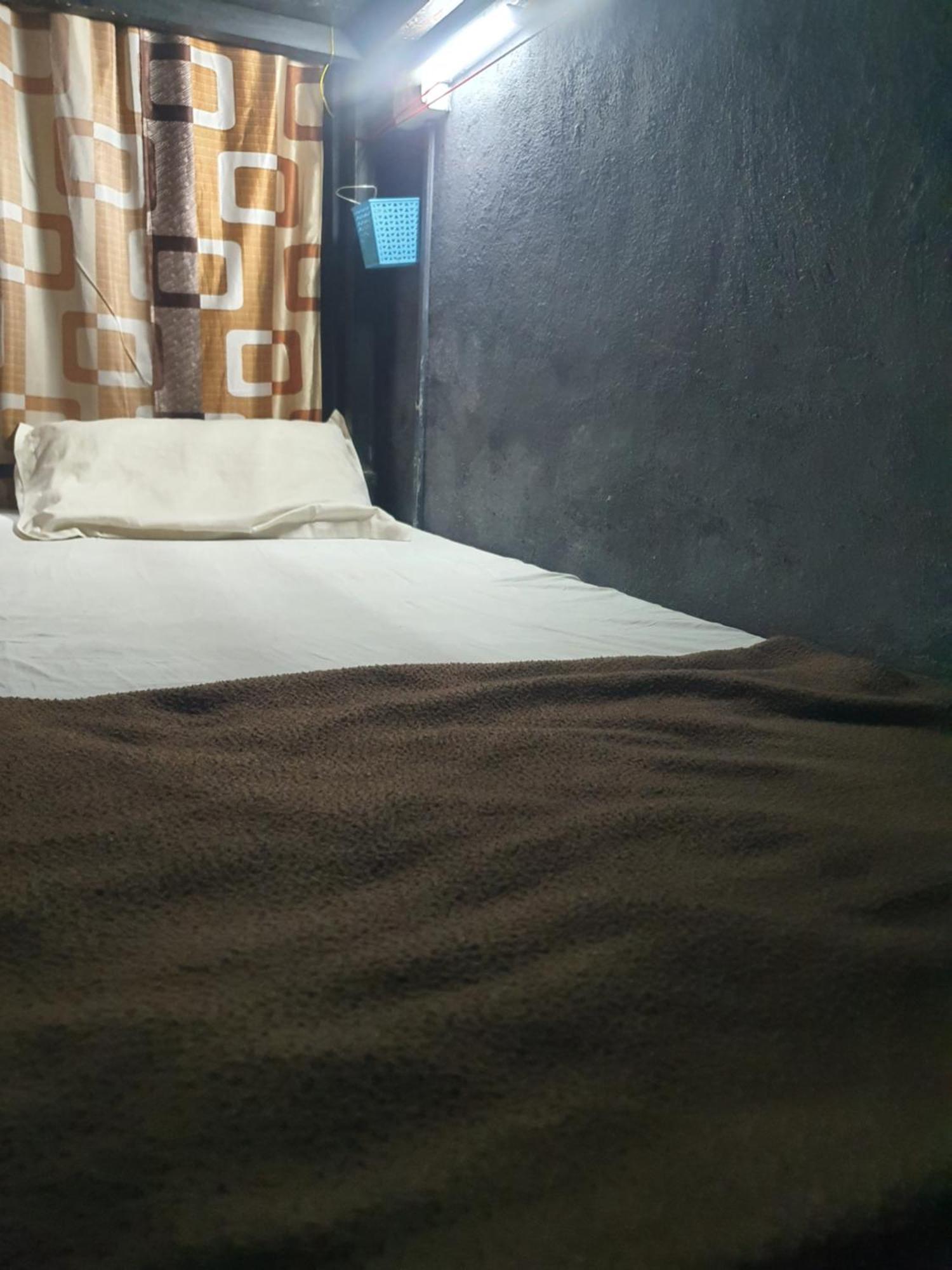 Bapuji Dormitory Hostel Mumbai Exterior foto