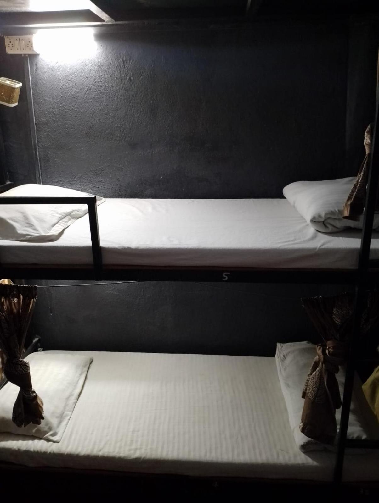 Bapuji Dormitory Hostel Mumbai Exterior foto